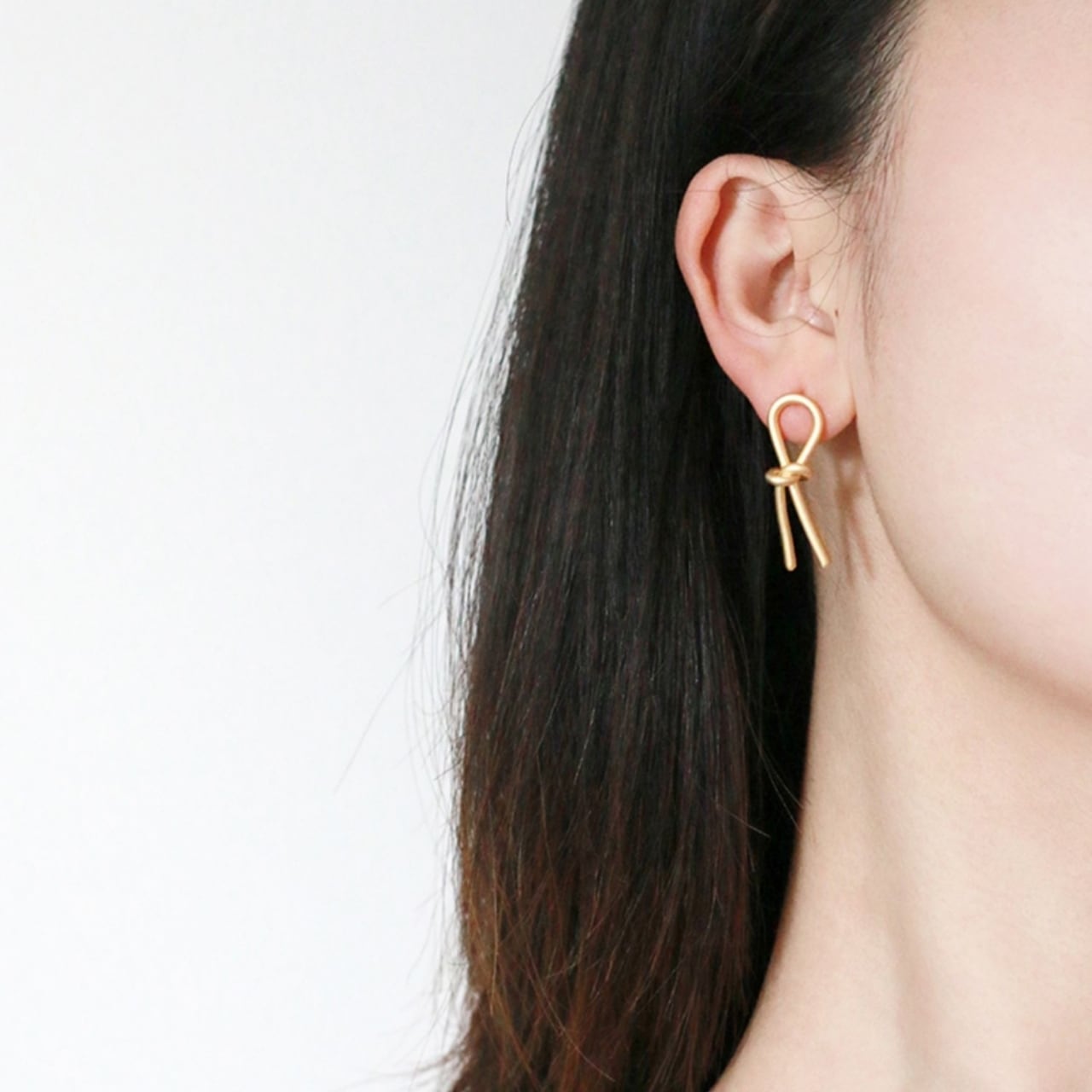 ノットデザインピアス A588