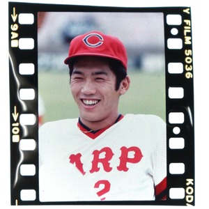 2445G2 高橋慶彦 広島カープ 1970年代 古写真 35mm ポジフィルム プロ野球 昭和レトロ ヴィンテージ