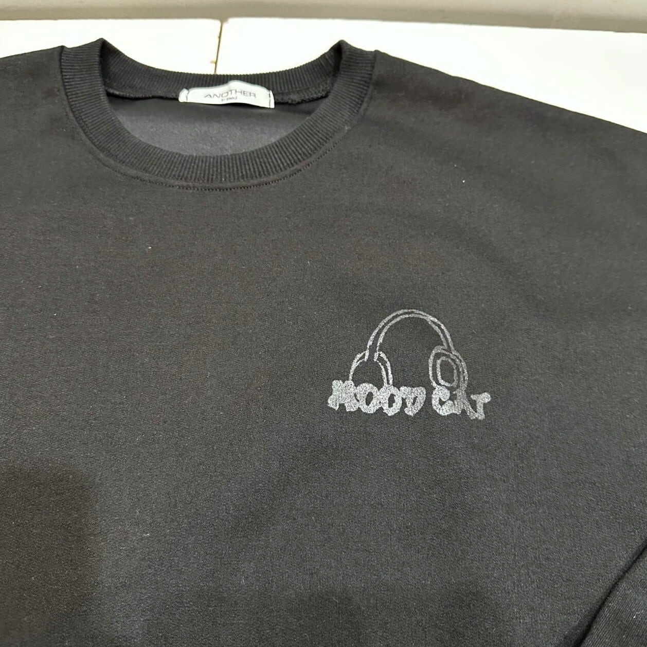 253839-2】MOOD BLACK CAT Back Print Sweatshirt / 24/7TOKYO