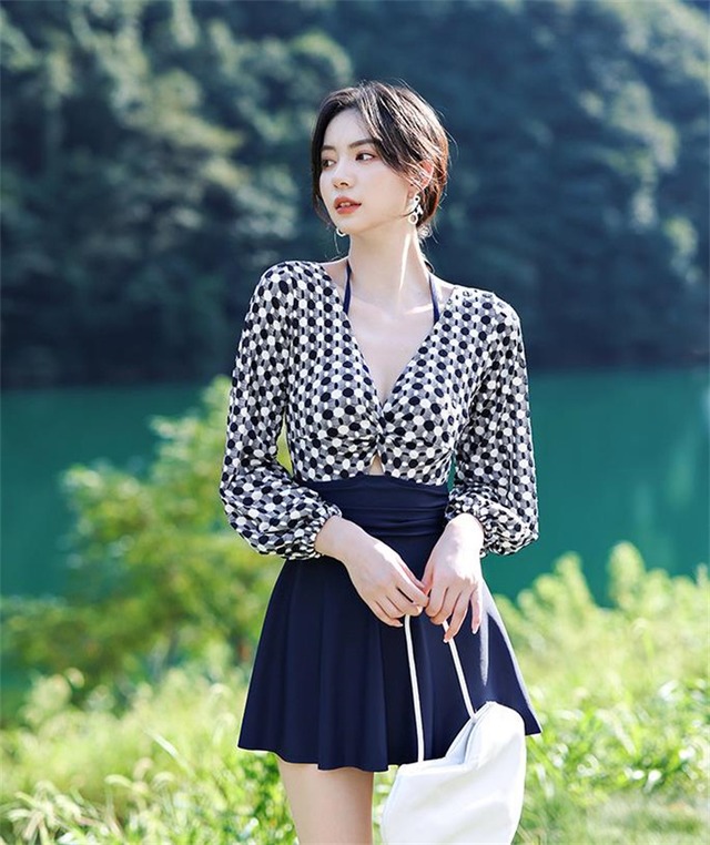 人目を引く ワンピース水着 長袖 スリム ハイウエスト 水着