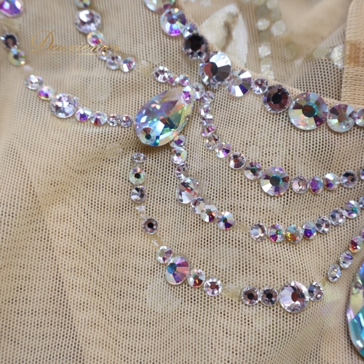 ダンス 衣装 トップス レオタード ベージュ系 新体操 社交ダンス フィギュアスケート ボディスーツ ラインストーン 競技 競技用 ダンス衣装 イベント ステージ 伸縮 ストレッチ 花 上品 華やか シルバー系