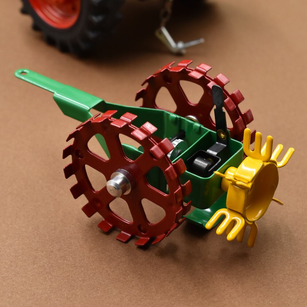 ブリキのおもちゃ トラクター（FENDT）＆ポテトスピナー【商品番号:TTY