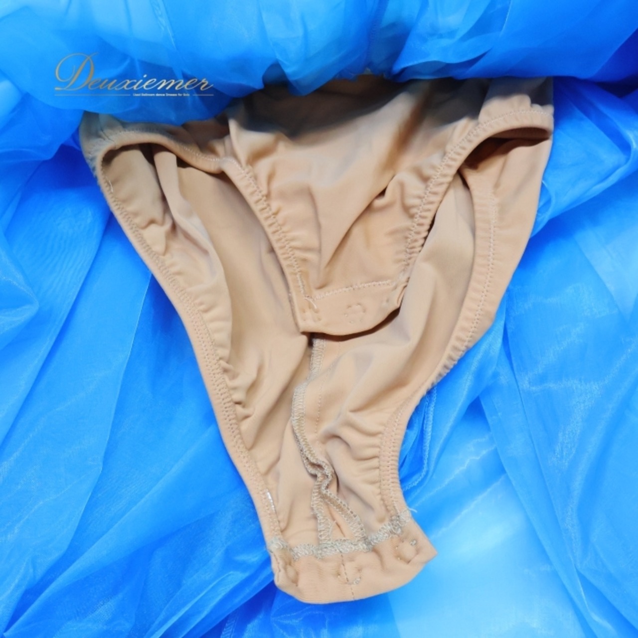 社交ダンス 衣装 スタンダードドレス ワンピース フロート スタンダード 水色 ブルー系 デモ 競技 ダンス パーティ 発表会 レース 綺麗 明るい おしゃれ フェスティバル スカイブルー フリル ふんわり スカート 光沢感 ダンスウェア レディース 上品 フォーマル