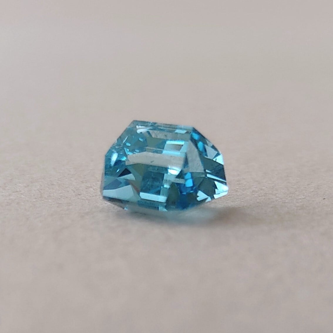 アクアマリン　ルース ブラジル産アクアマリン・ルース 2.785ct 7.5x7.7mm エメラルドカット