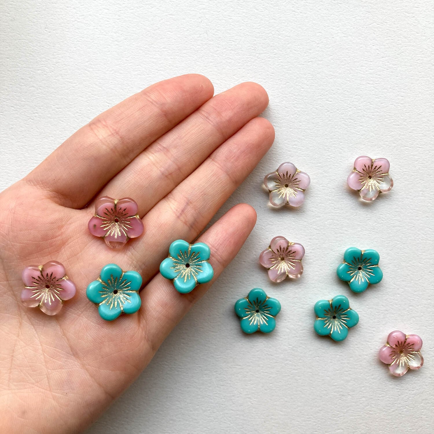 最終入荷〉桜風小花のチェコガラスビーズ | Dua-アクセサリーパーツ