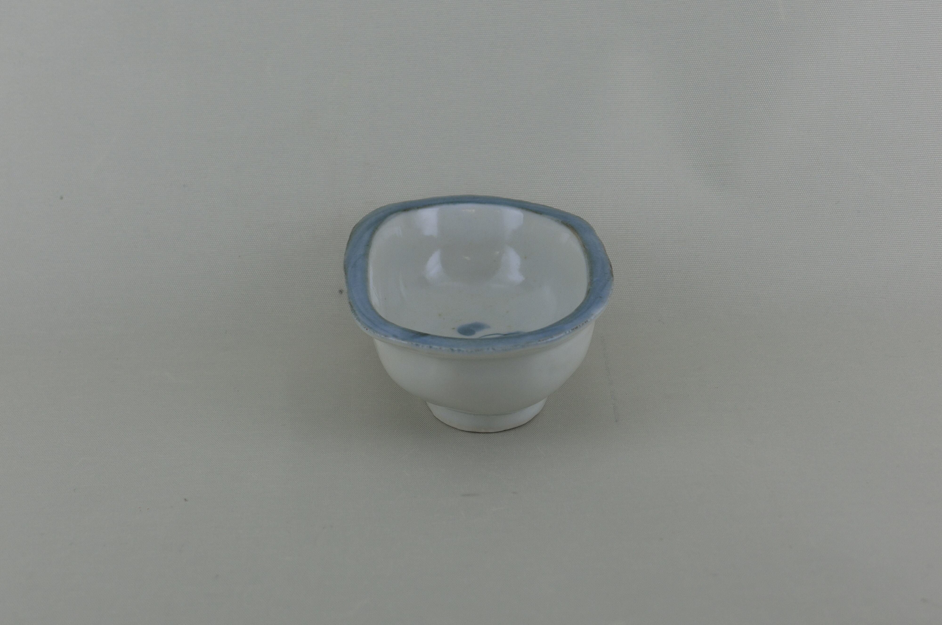 淵呉須見込花　楕円小付