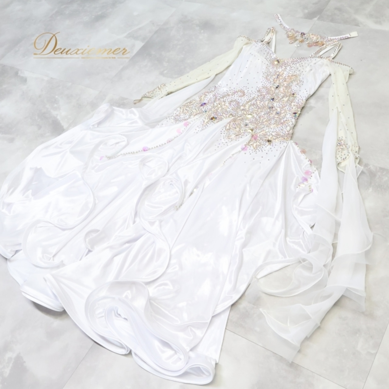 社交ダンス 衣装 スタンダードドレス ドレス スタンダード ワンピース 白 つきおか 無地 デモ 競技 ダンス パーティ 発表会 白 フロート レース ホワイト系 光沢 フリル Mサイズ 高級感 ステージ衣装 競技用 フォーマル