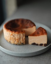 季節限定　お酒の効いた大人のラムレーズンチーズケーキ
