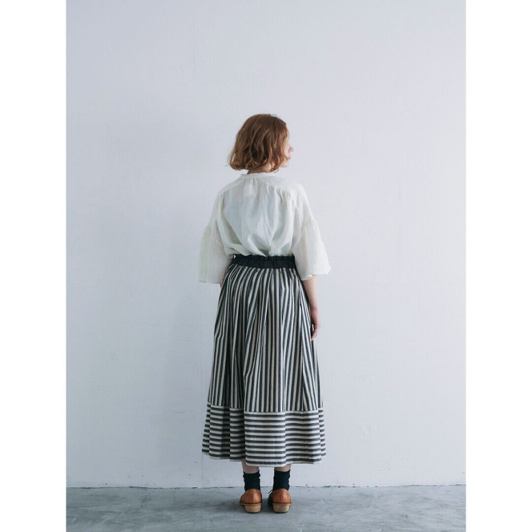 MAGALI マガリ ウォッシュドコットンリネン・アンティーク・スカート・ブラックストライプ ふんわりとしたシルエットで、裾の切り替えがデザインのポイントになっております。【送料無料】