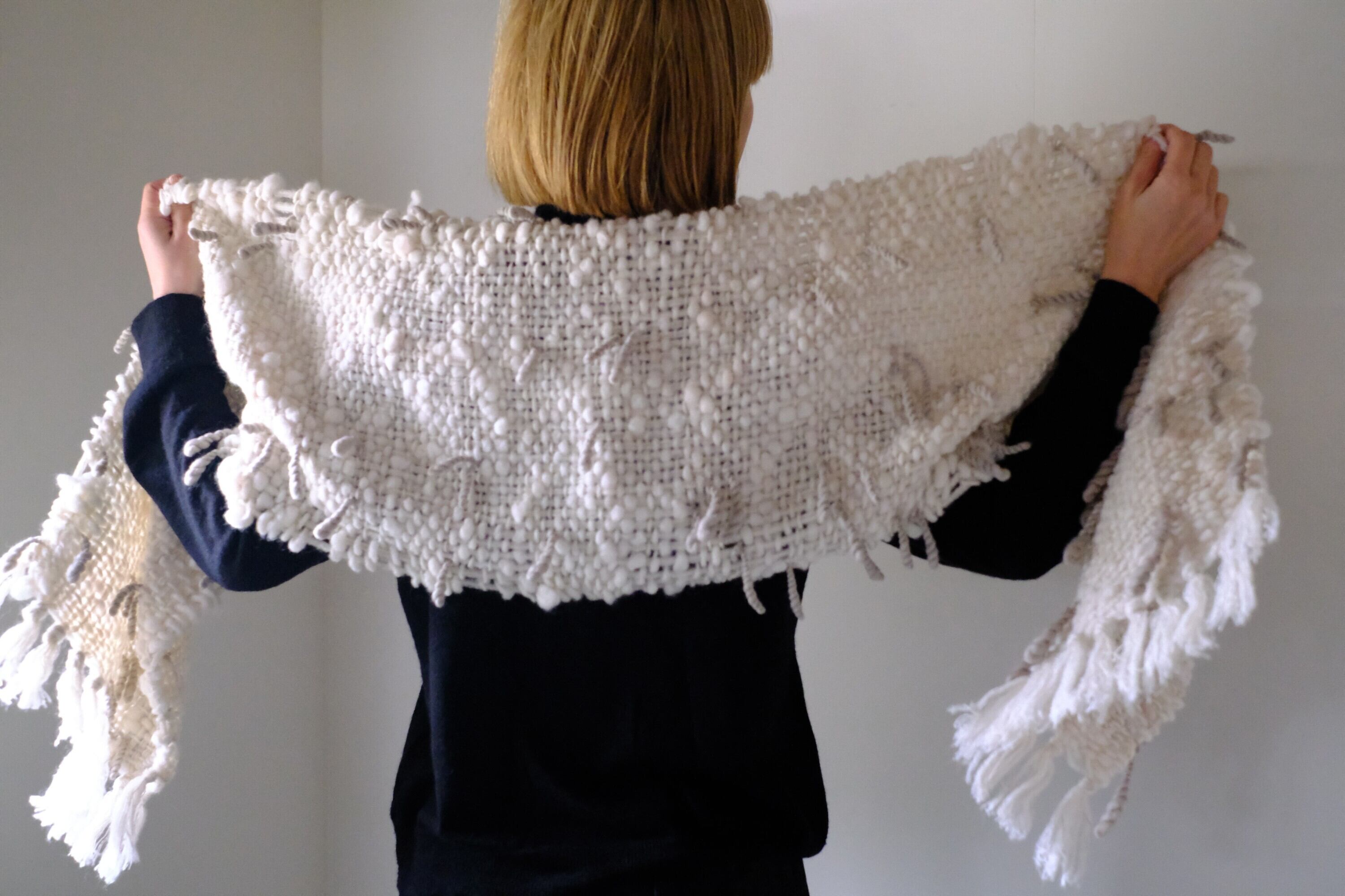 手紡ぎ糸のマフラー　o-0537