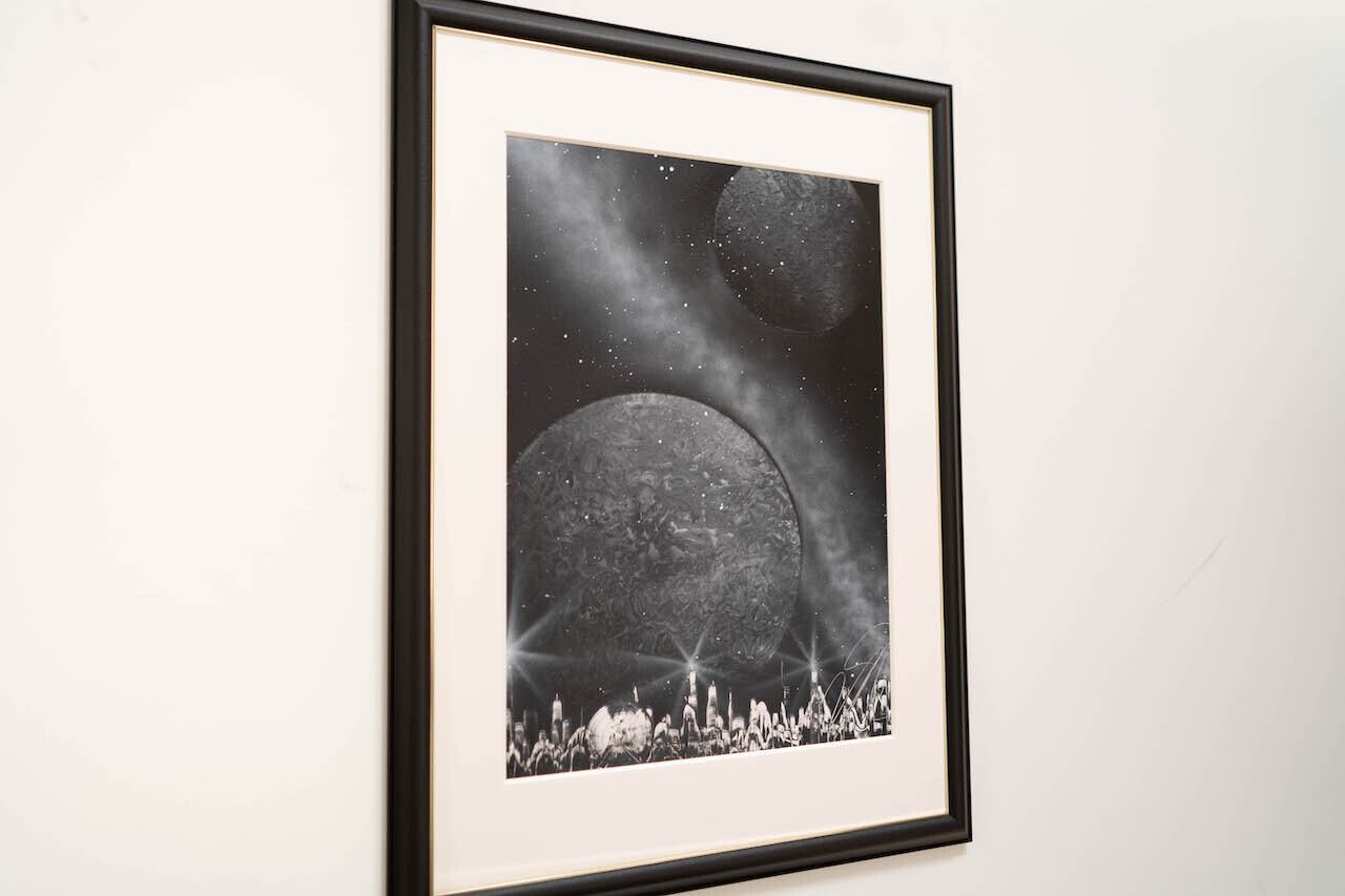 urban monochrome / 宇宙をテーマにしたモノクロスプレーアート作品