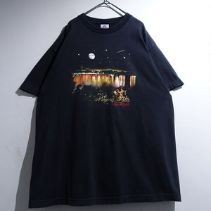 O0s "Niagara Falls" Black Landscape Artistic Print Design T-Shirt