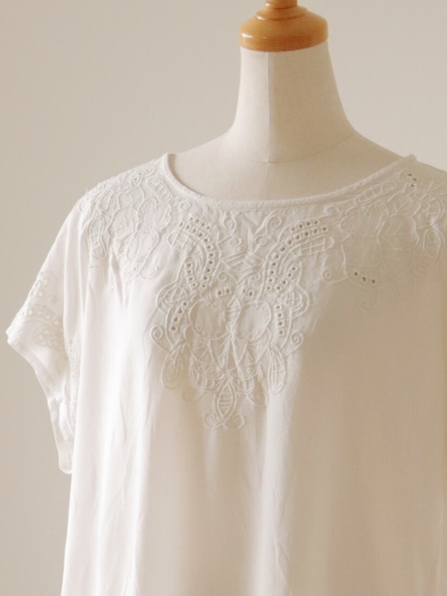 ●embroidery designed blouse①