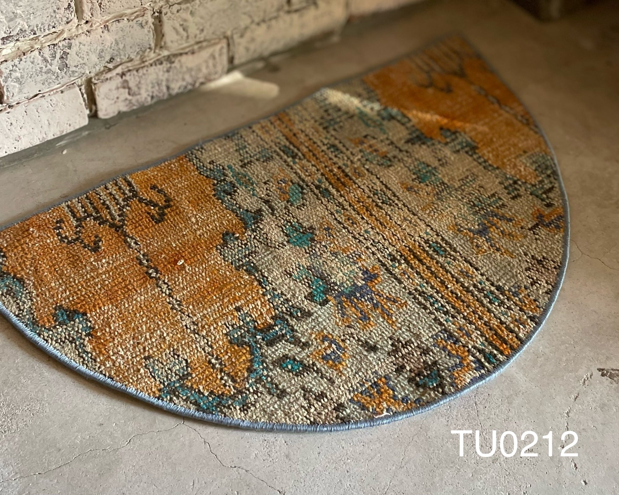 トルコ] 半円形ヴィンテージラグ（約75×45cm) | 猫ノ途中