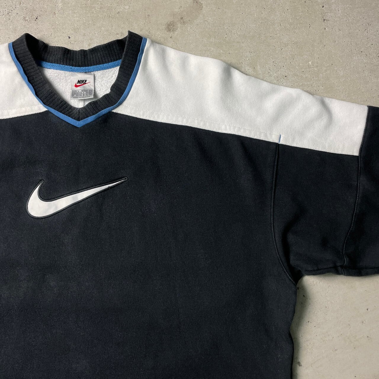 00年代 NIKE ナイキ 変形パターン スウォッシュロゴ Vネック 00年代 NIKE ナイキ 変形パターン スウォッシュロゴ Vネック