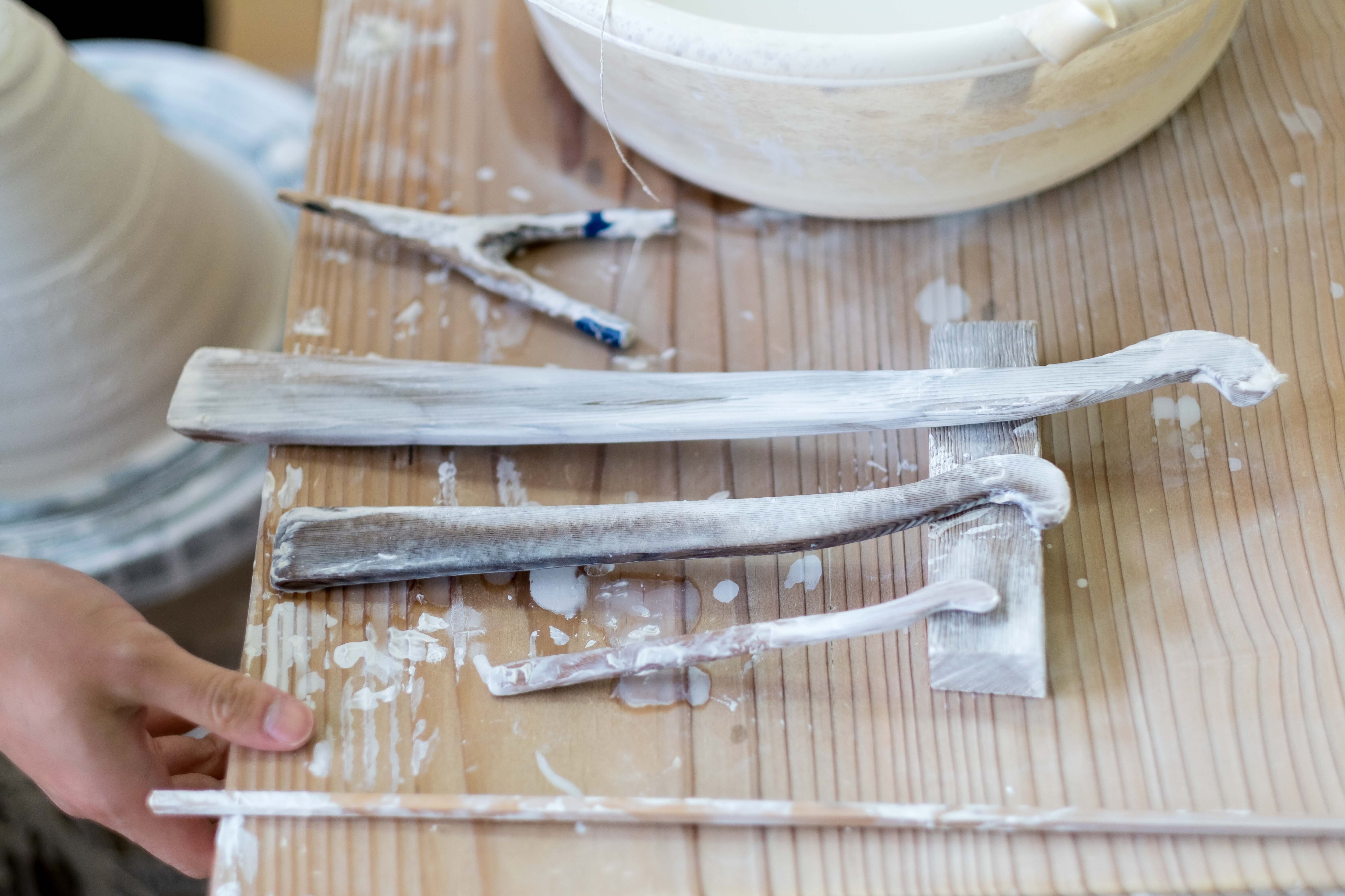 井上萬二作　白磁笹紋　徳利　2個まとめて 井上萬二作 白磁笹紋 徳利 2個まとめて - メルカリ