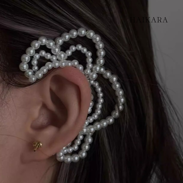 Flower shaped pearl style beaded ear cuff