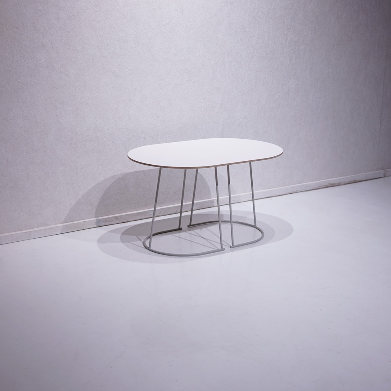 Muuto AIRY COFFEE TABLE / 北欧 デンマーク 名作 ムート エアリー コーヒーテーブル ローテーブル / Cecilie Manz（Fritz Hansen,Maruni）