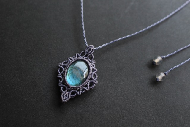 Labradorite micro macrame design pendant