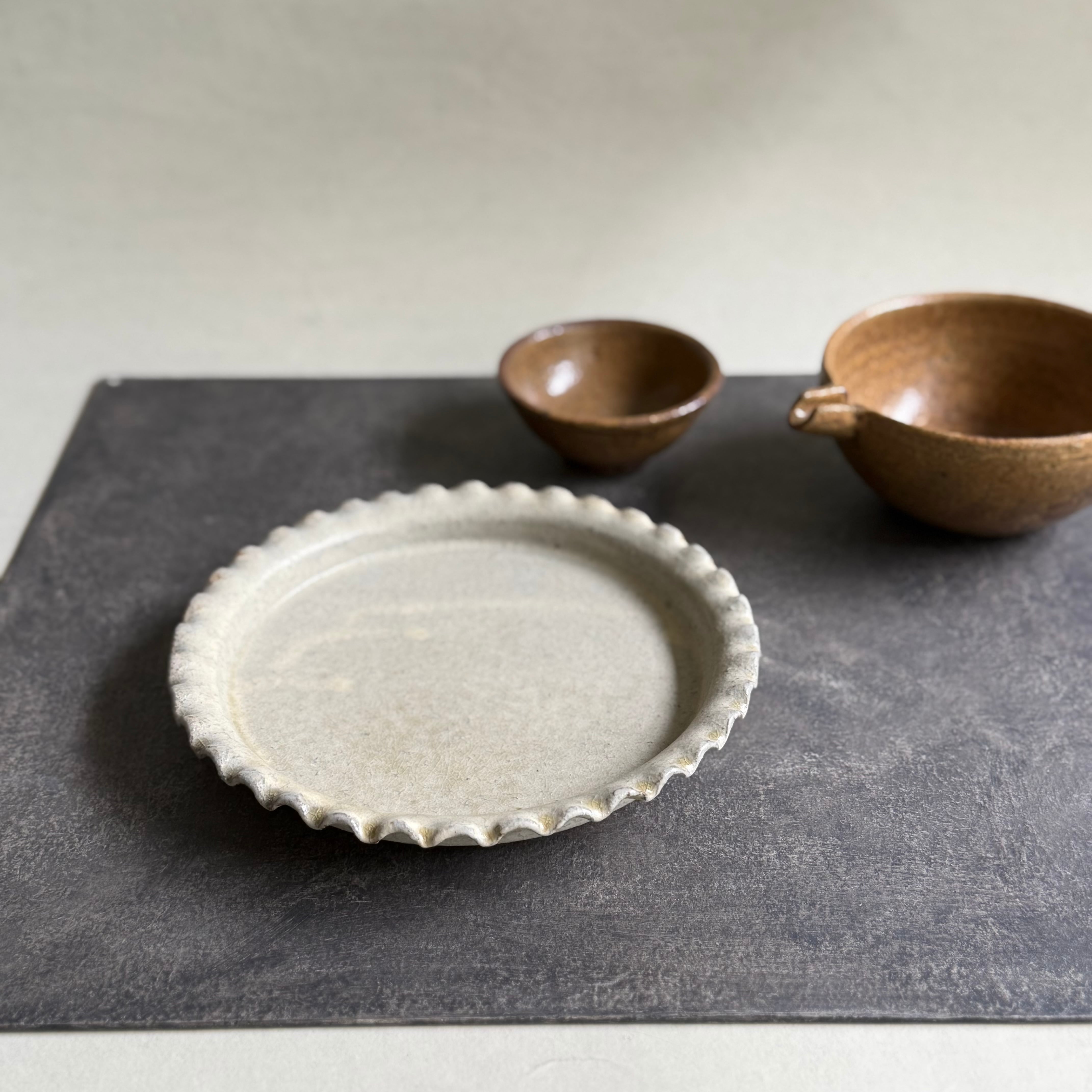 叶谷真一郎 6寸ひだ皿 灰粉引 | gallery 一白