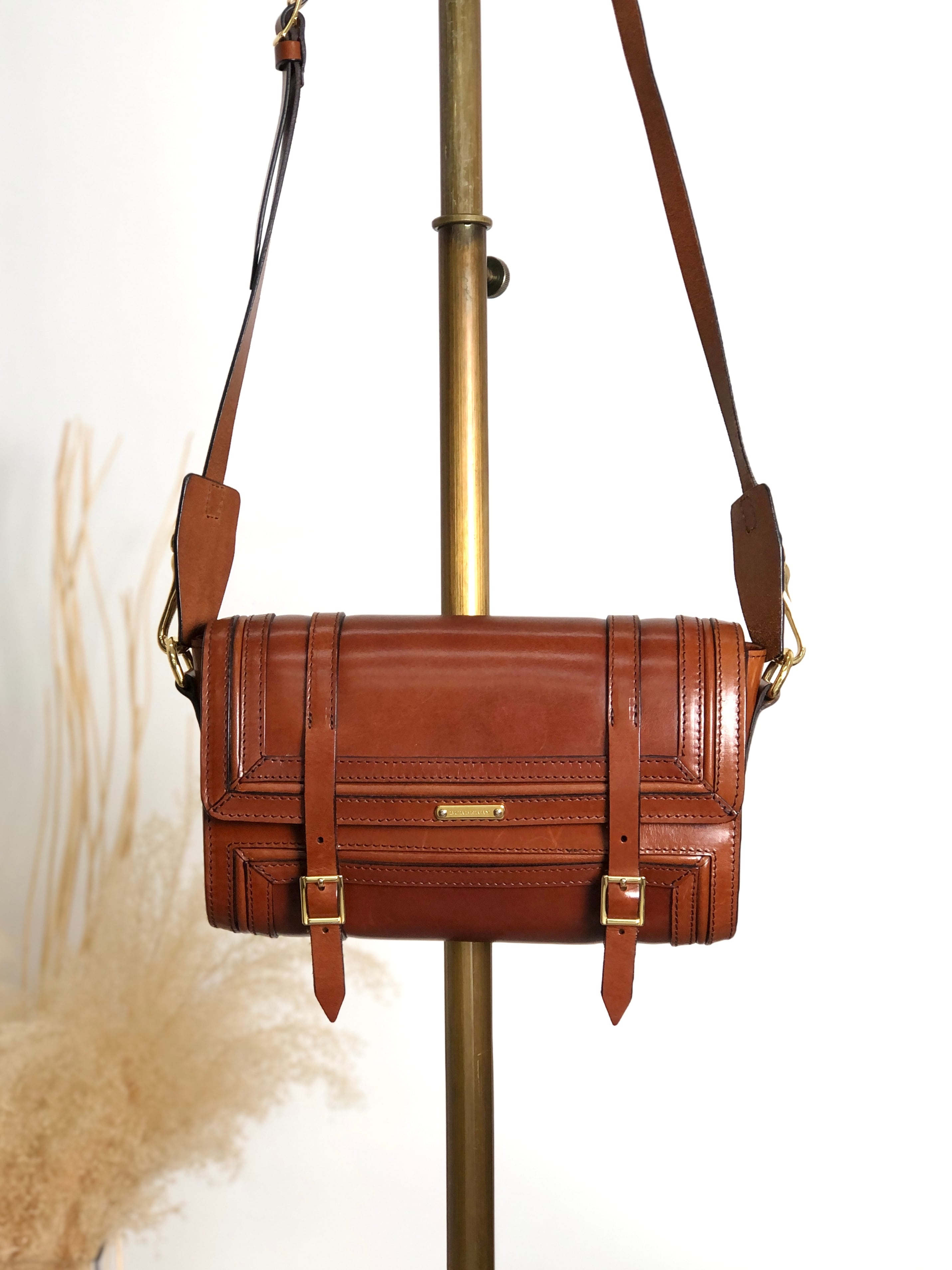 BURBERRY バーバリー ショルダーバッグ ブブラウン ロゴ レザー フロントバックル 66nxby