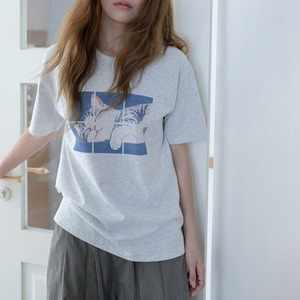 cat graphic t-shirt