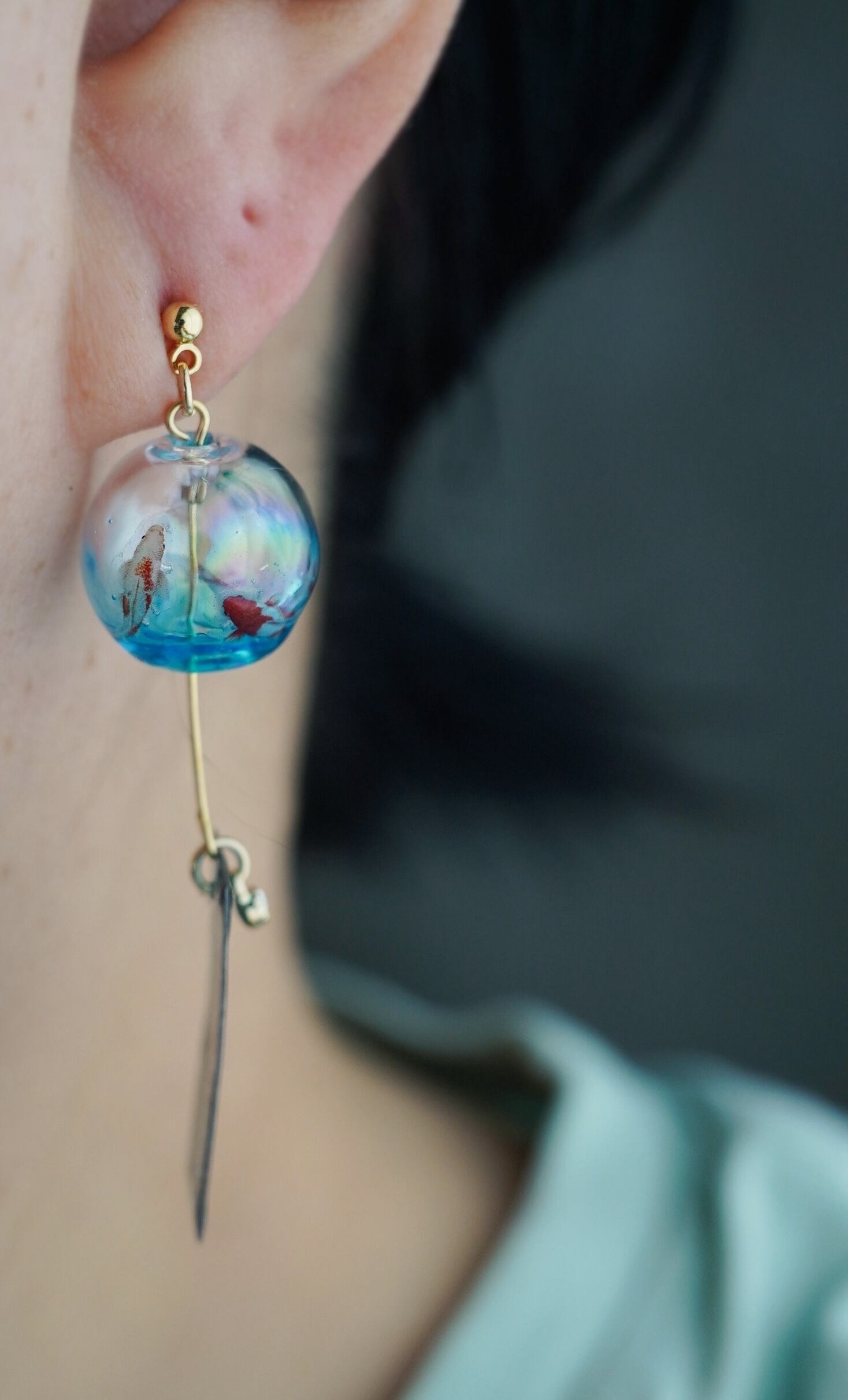 金魚と水の風鈴ピアス｜ブルーグラデーション | un rêve mignon (アン