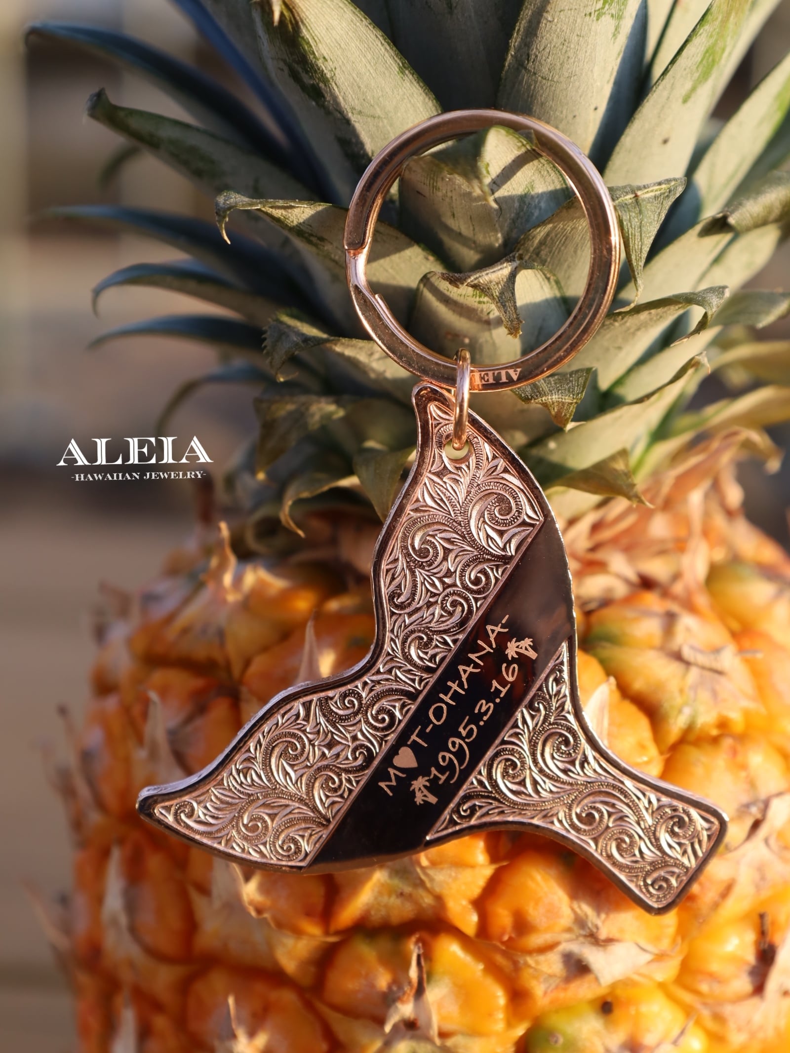 名入れ／メッセージ刻印無料】whale tail key ring [316L]ハワイアン