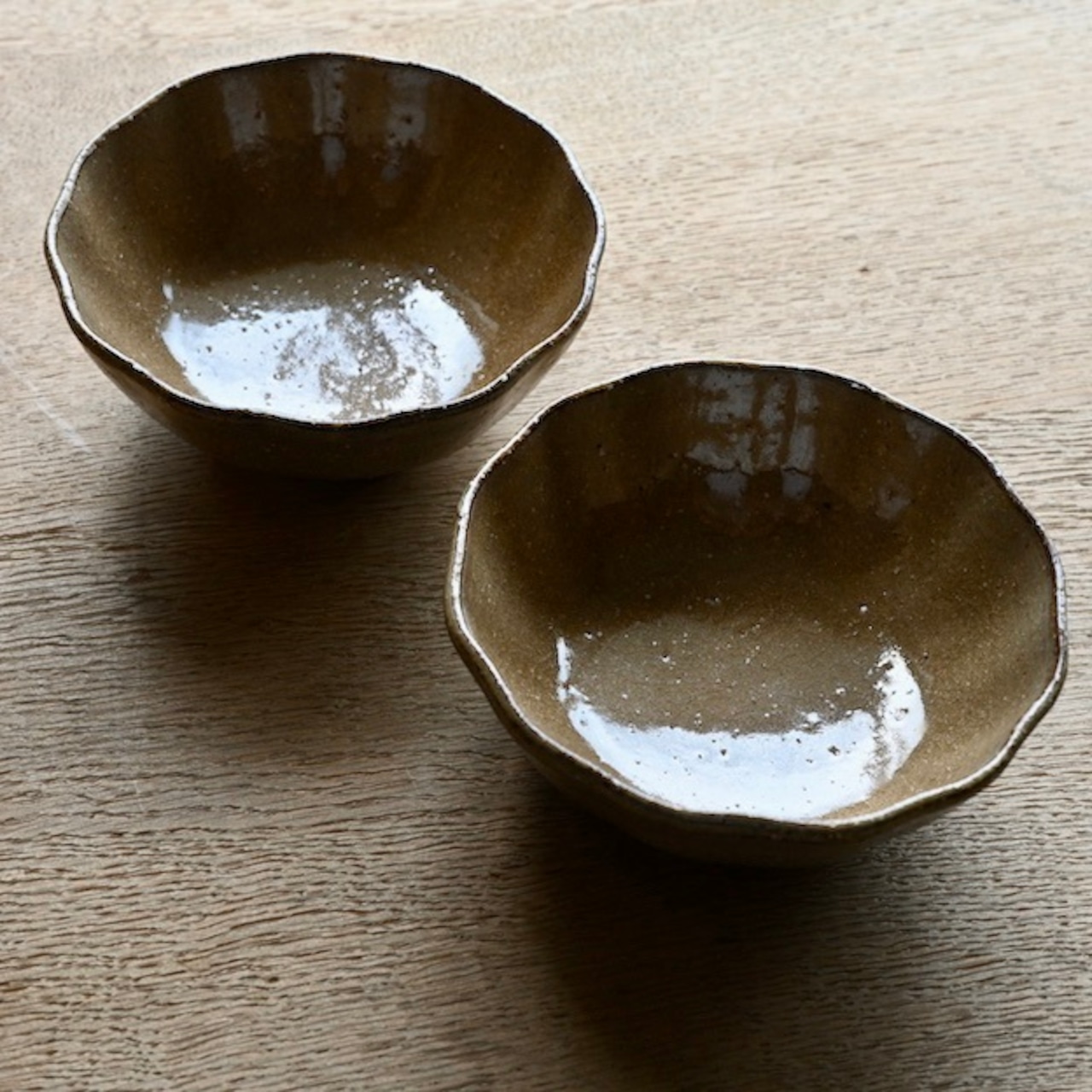 たくまポタリー 5寸 ひらひら鉢 こげ茶 / 210470000