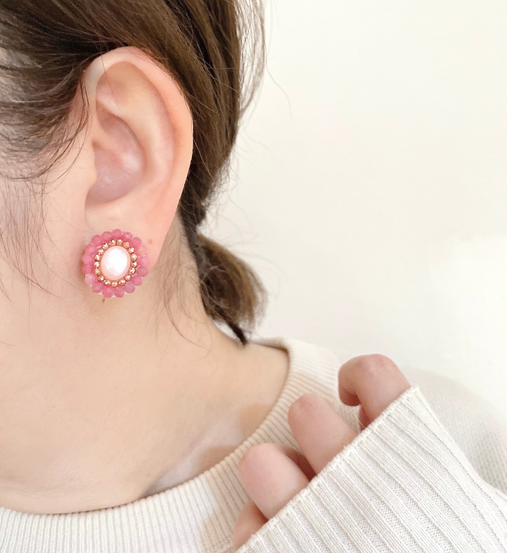 ピンクシェルの桜色イヤリング／ピアス | Chourina / ハンドメイド