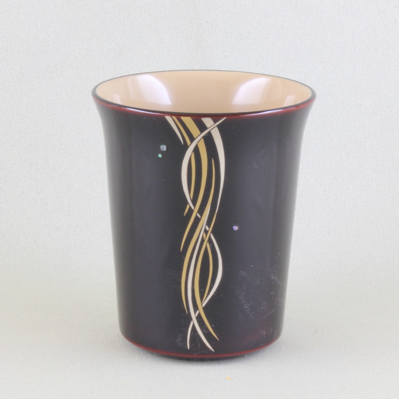 29-2  輪島塗　フリーカップ／溜塗／流れ蒔絵／端反形