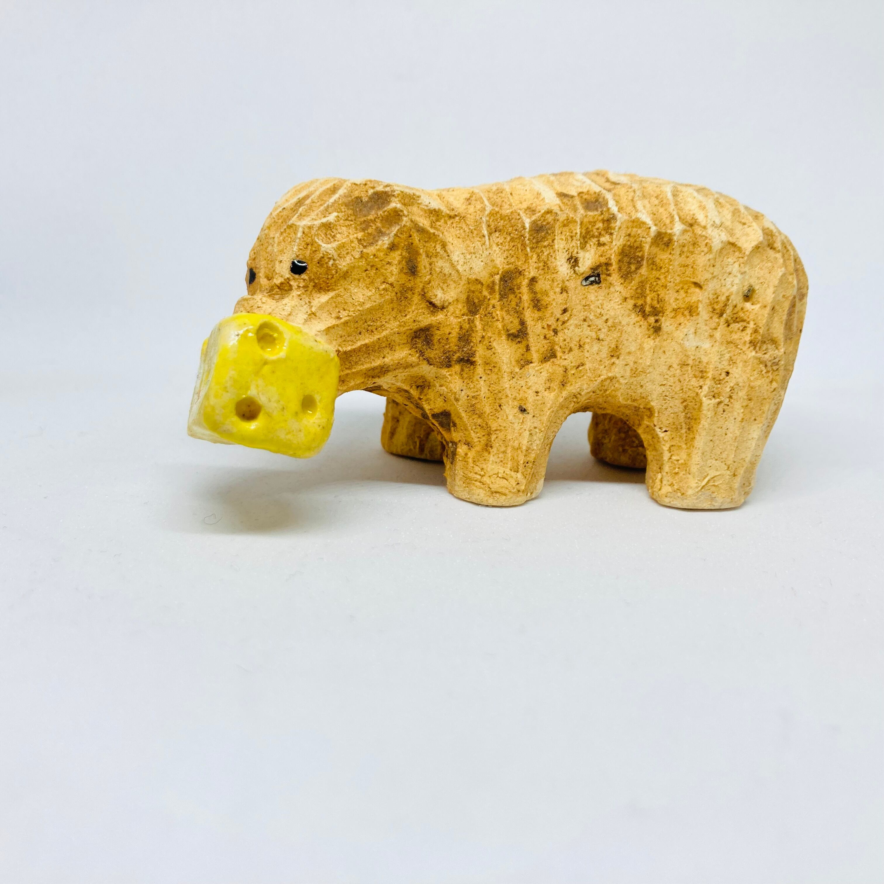 木彫り風熊（チーズ）の置き物 / すずきたまみ / 陶芸作品