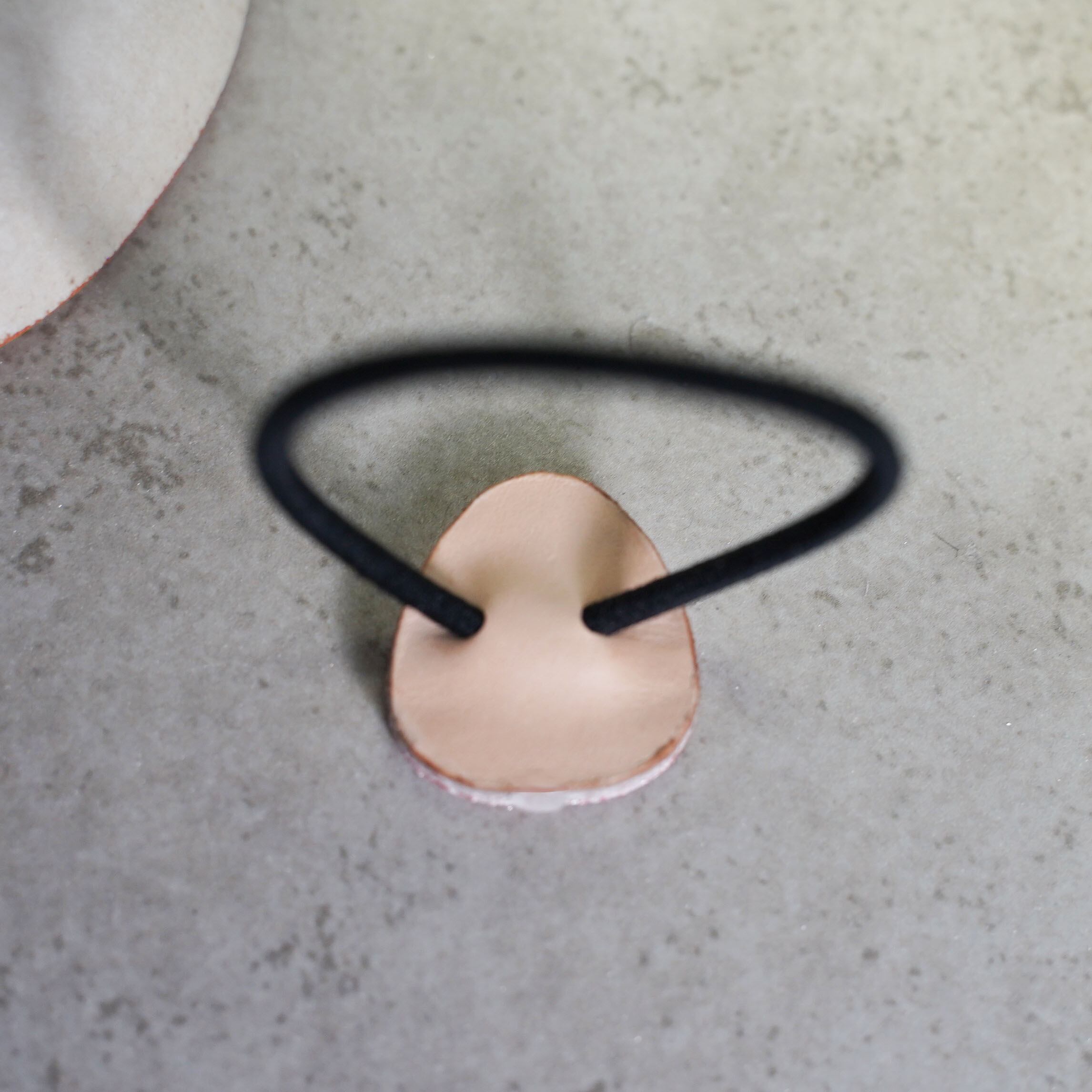 TH-85 美濃焼 タイル ヘアゴム パールカラー【裏面レザー加工】RED