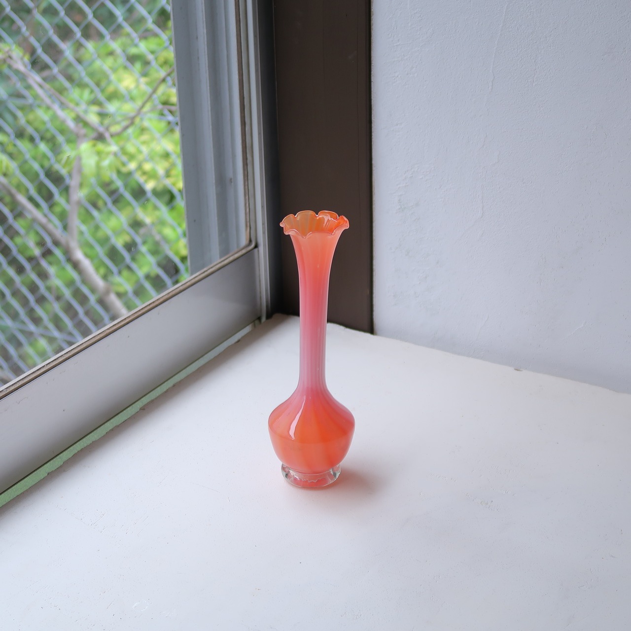 コーラルピンクの花瓶