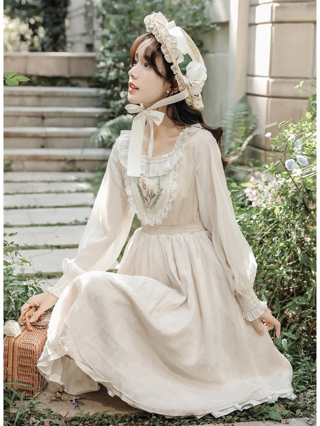 【0132】French Style Frill Lace Long Sleeve Dress