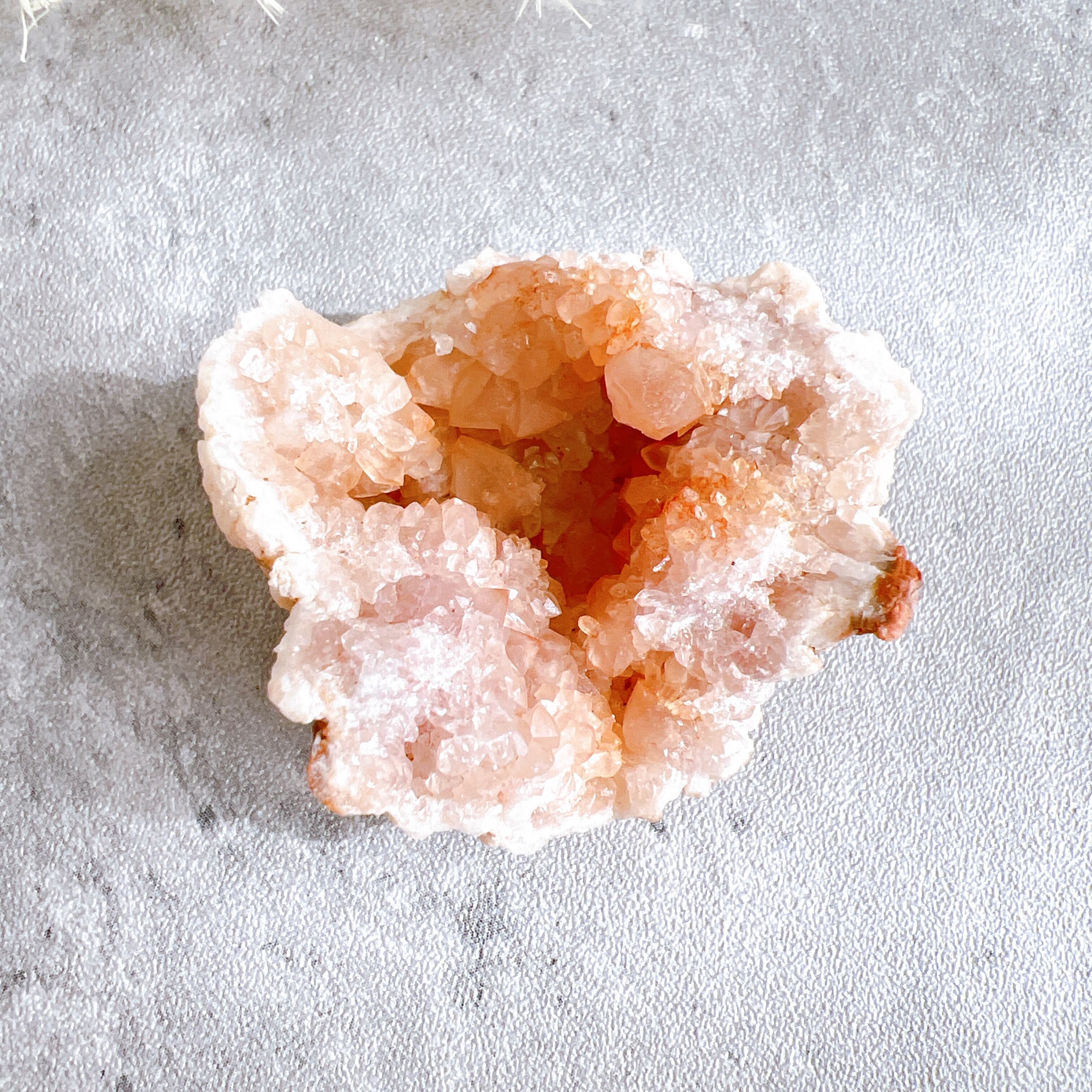 ストロベリーファントムクォーツ　大きめ　ファイヤークォーツ　苺水晶　原石① ファントム✨ 苺水晶 ストロベリー クォーツ ファイヤー ラフストーン