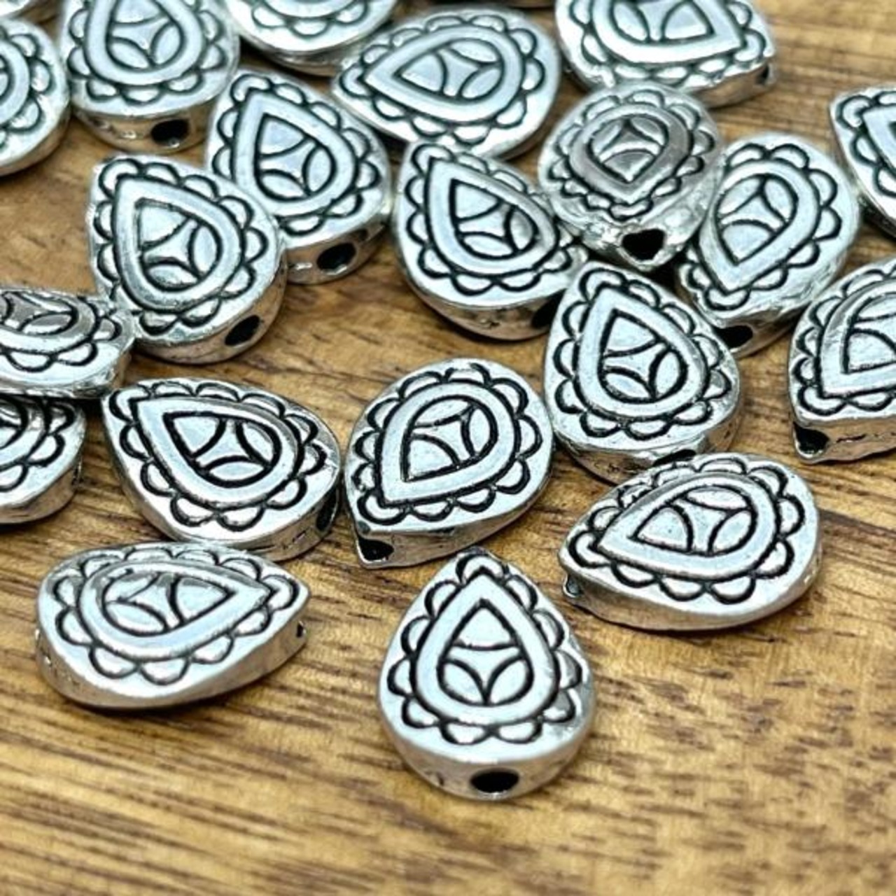 【4個】ドロップメタルビーズ/しずく/スペーサー/チベット