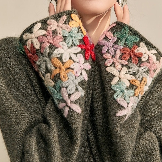 Sleeve Flower Embroidery Knit　S0129