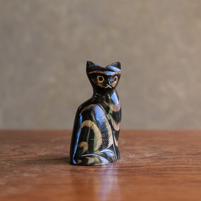 水牛の角から生まれた、艷やかなしま猫 3