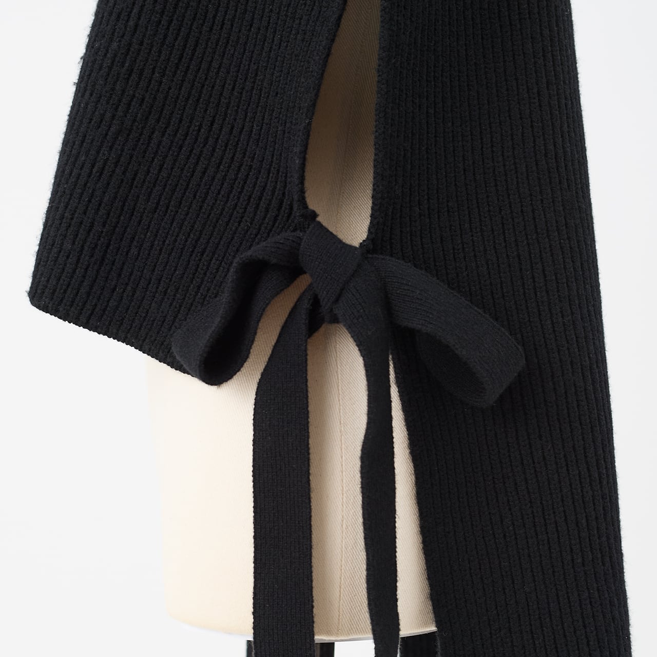 ノースリーブボタンダウンニット charre ブラック | Cygne 