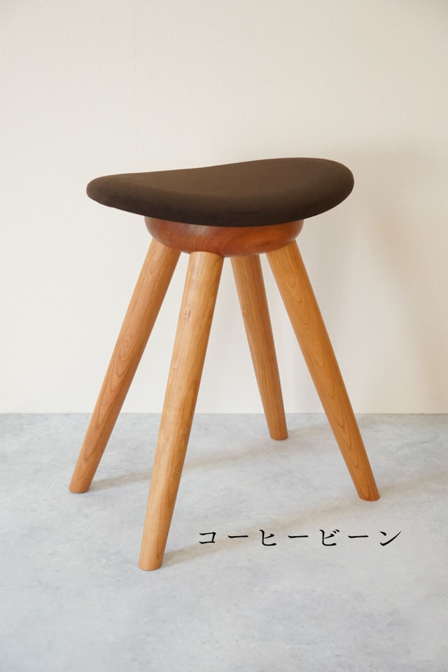 ふくよかなスツール