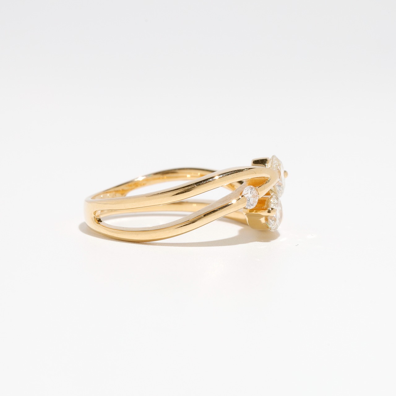 ダイヤモンド デザインリング K18 / 0.340ct / 0.230ct