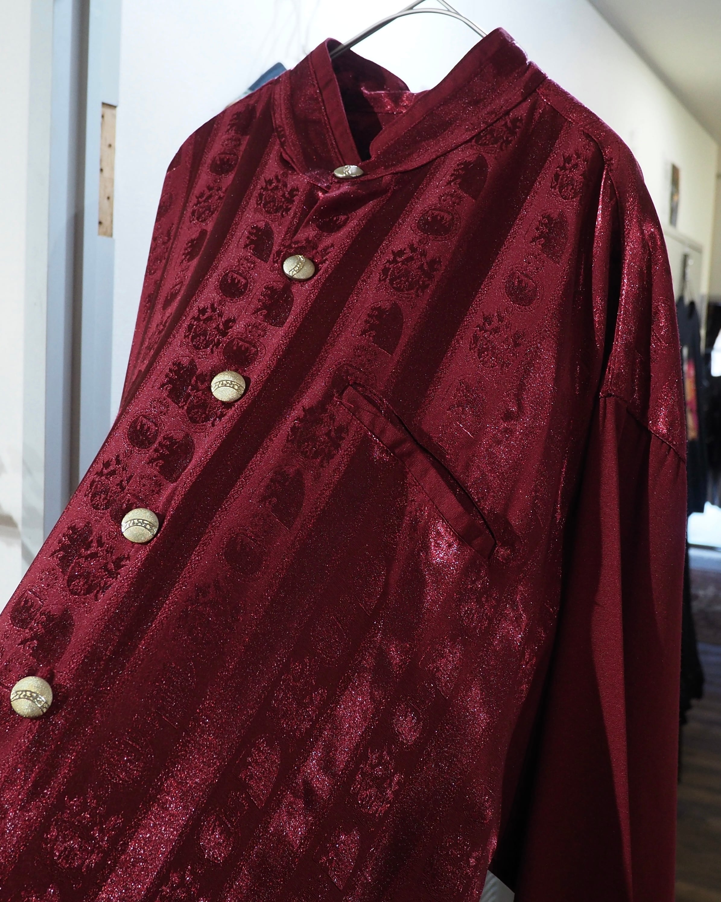 1990s Beautiful Dark Bordeaux × Gold Button Vintage Over silhouette No collar shirt