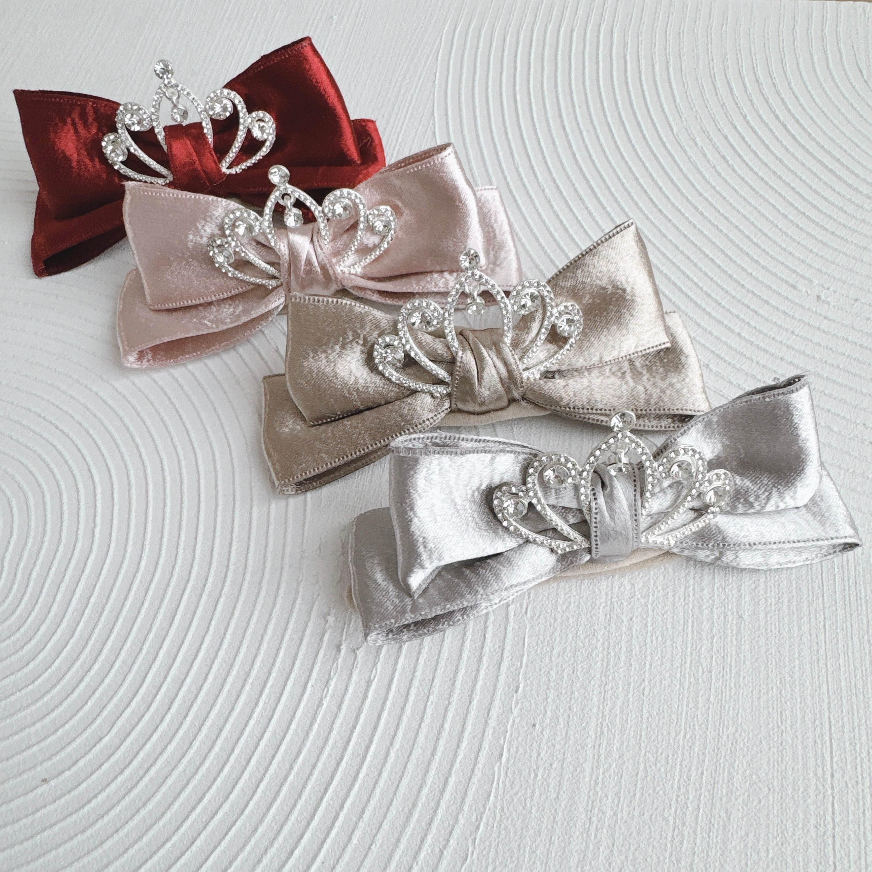 クラウン付きのキラキラおリボンヘアバンド