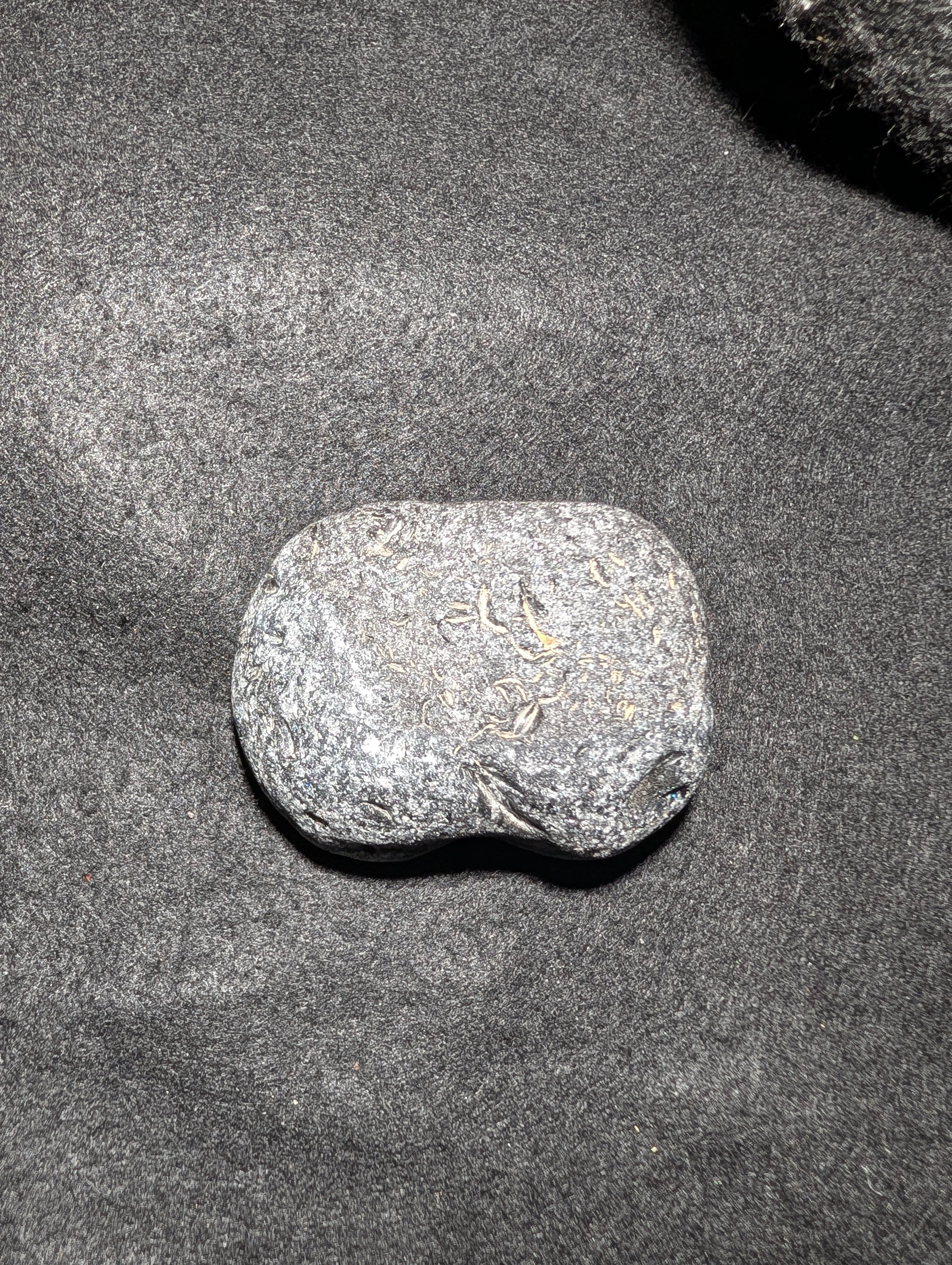 幻想的な揺らぎを閉じ込めた黒曜石 | 玲瓏石工房 - Reiro Stone Studio