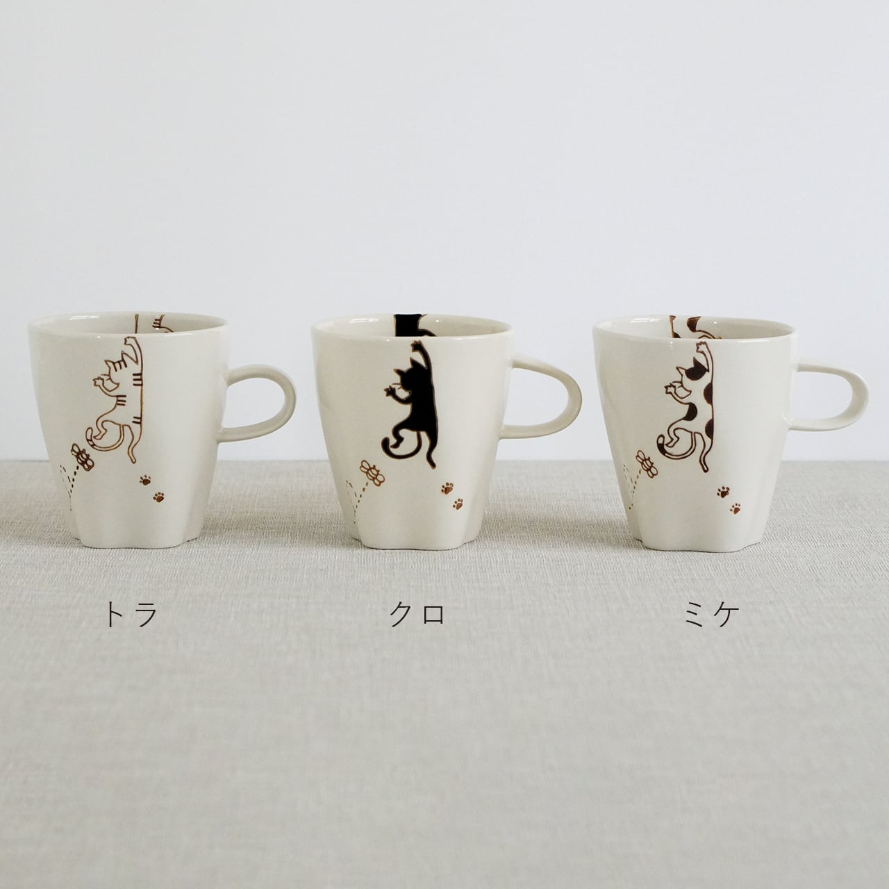 ぶらさがり猫 肉球マグカップ（クロ・ミケ・トラ） | 菊祥陶器／工房祥