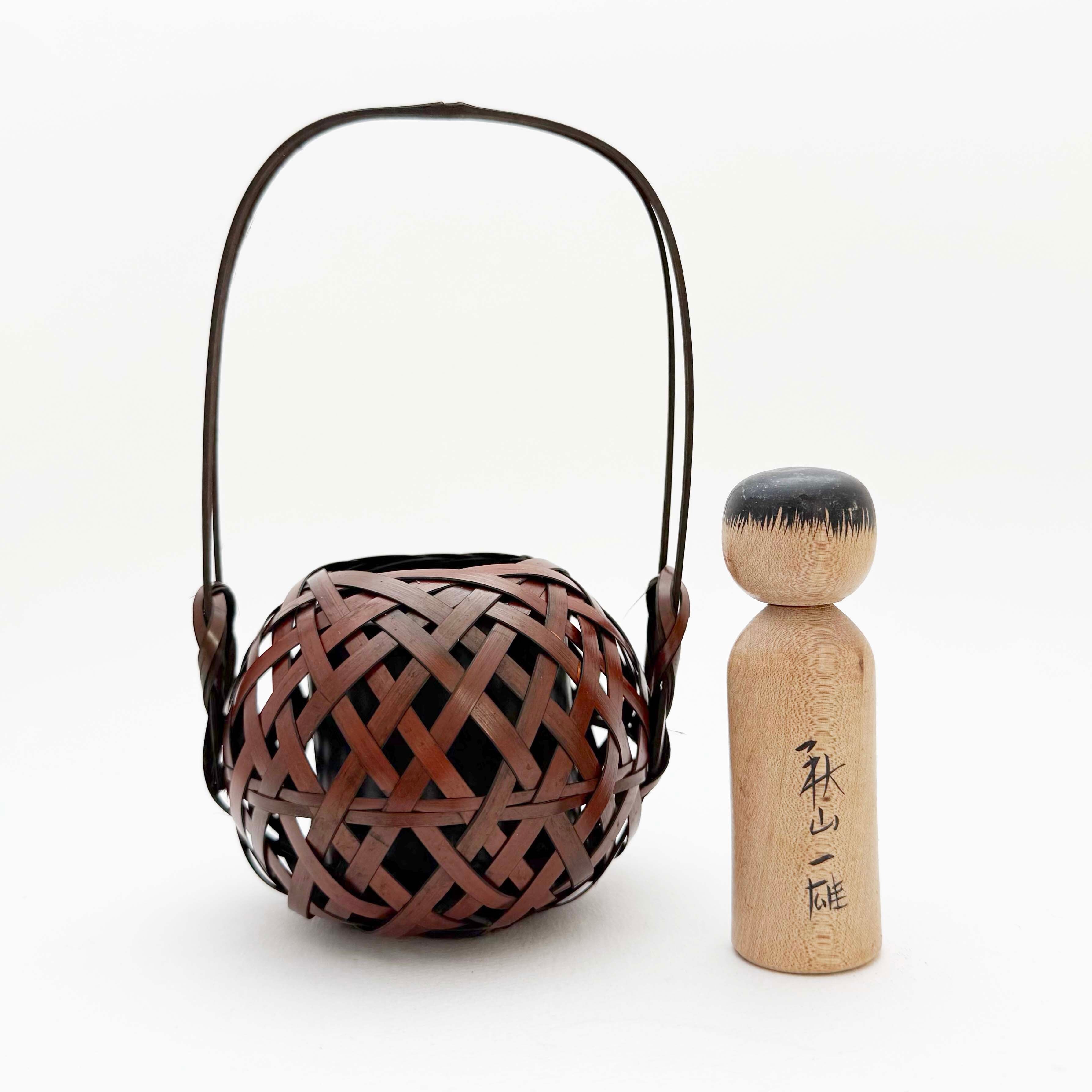 ヴィンテージこけし×花籠 小（蔵王系 / 秋山一雄工人）