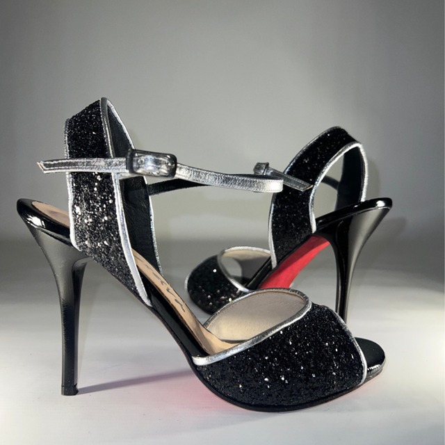 ZAPATOS DE Madreselva　黒ラメ×シルバーサンダル　サイズ37