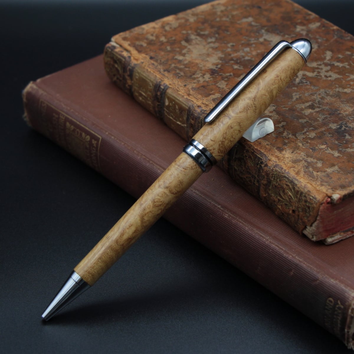 「希少材 ハリエンジュ/針槐 瘤杢 1・Horizon」木軸ボールペン Viriditas ジェットストリーム芯