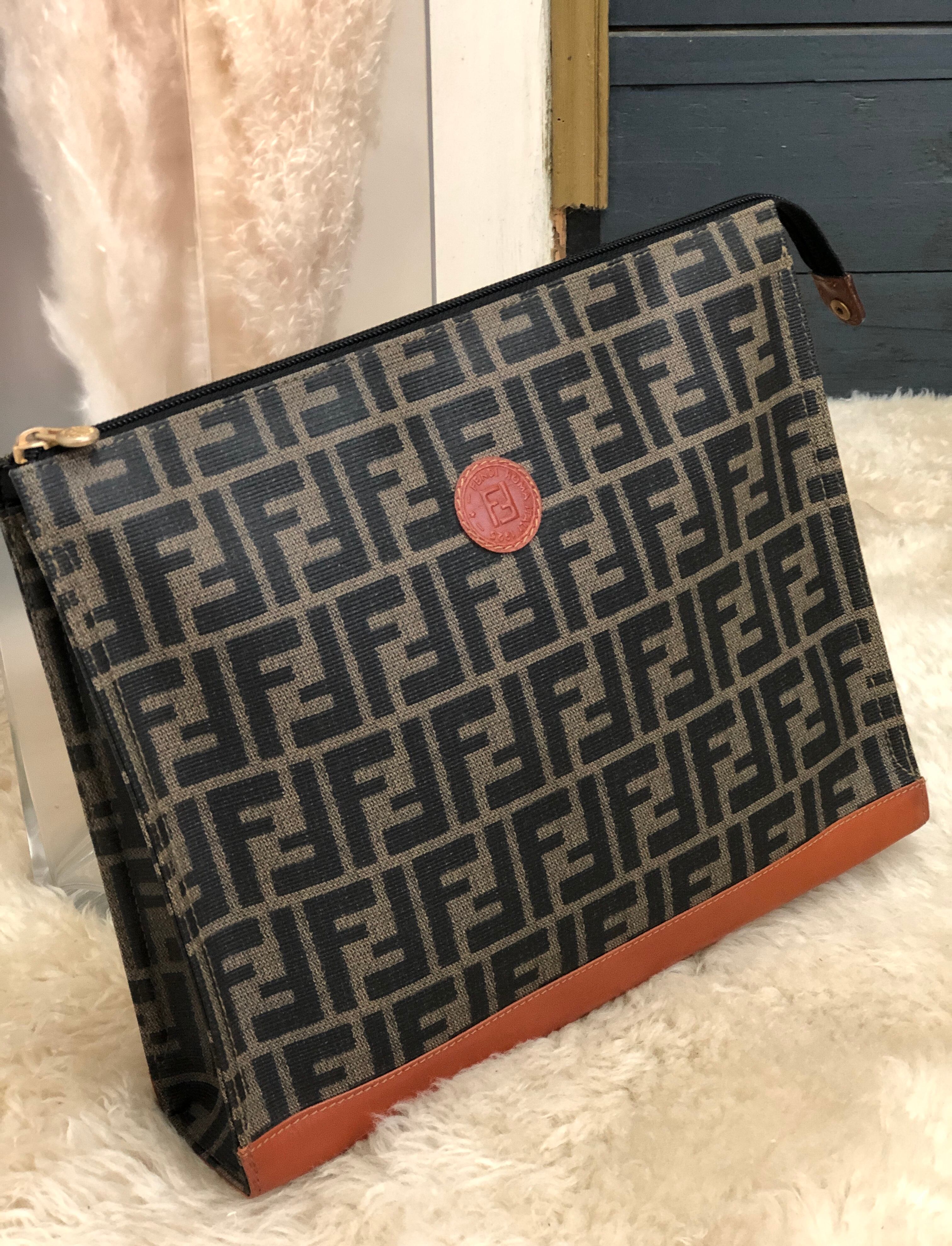 FENDI フェンディ レザー クラッチバッグ